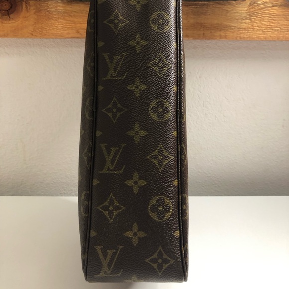 Louis Vuitton Paris Toilette 28 Bag, Monogram Canvas, Date: 822, February 1982. - Picture 4 of 15